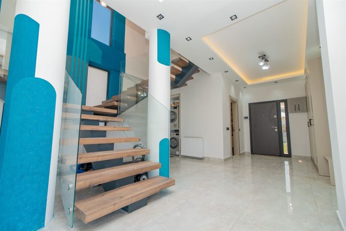 Image No.4-6 Bed Villa for sale