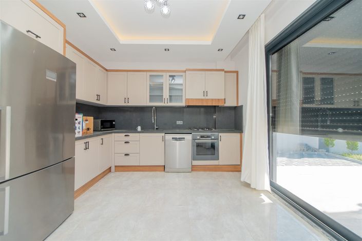 Image No.7-6 Bed Villa for sale