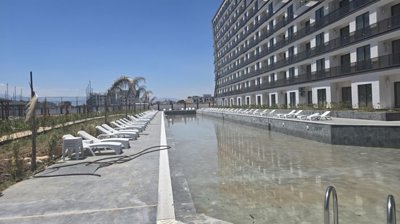 Incredible Antalya Apartments For Sale In Altintas - Sunbathing terraces around the pool