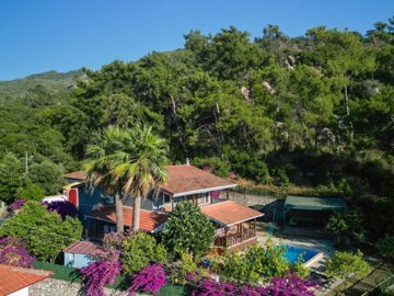 Idyllic Detached Marmaris Villa For Sale - Lush natural surroundings