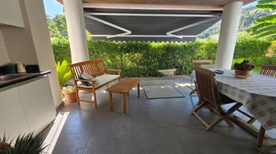 Exquisite Marmaris Villa For Sale - Spacious covered terrace next to the pool