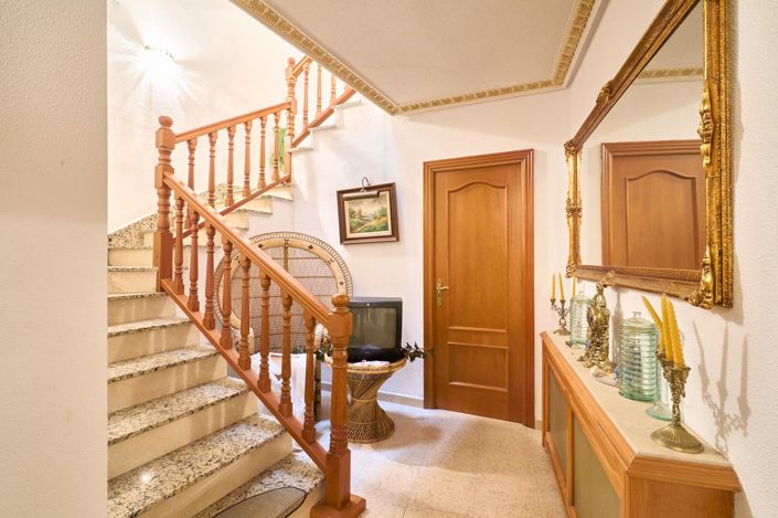 Image No.11-7 Bed Property for sale