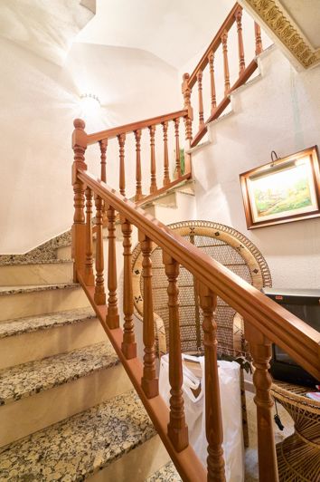 Image No.12-7 Bed Property for sale