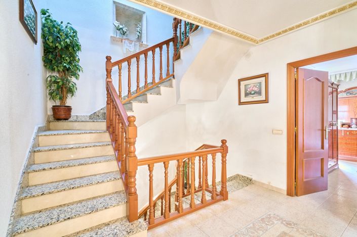 Image No.13-7 Bed Property for sale