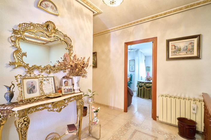 Image No.14-7 Bed Property for sale