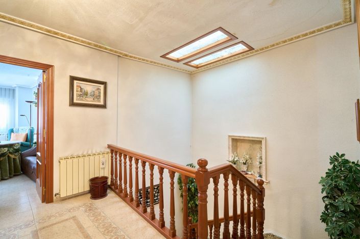 Image No.15-7 Bed Property for sale