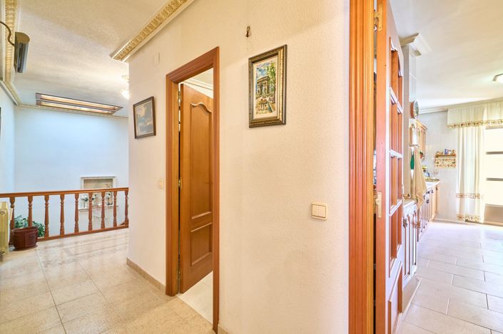 Image No.16-7 Bed Property for sale