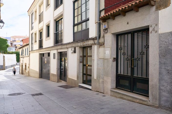 Image No.2-7 Bed Property for sale