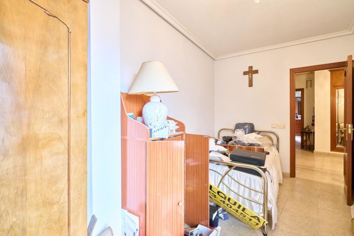 Image No.20-7 Bed Property for sale