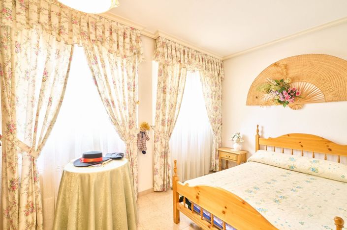 Image No.22-7 Bed Property for sale