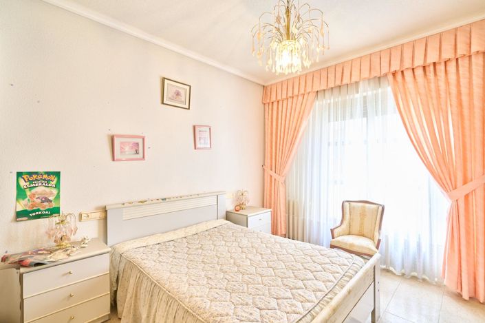 Image No.26-7 Bed Property for sale