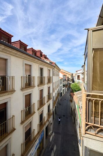 Image No.3-7 Bed Property for sale