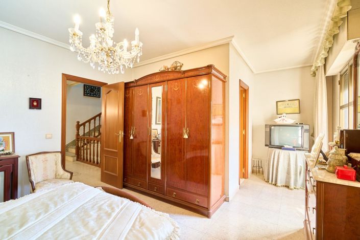 Image No.30-7 Bed Property for sale