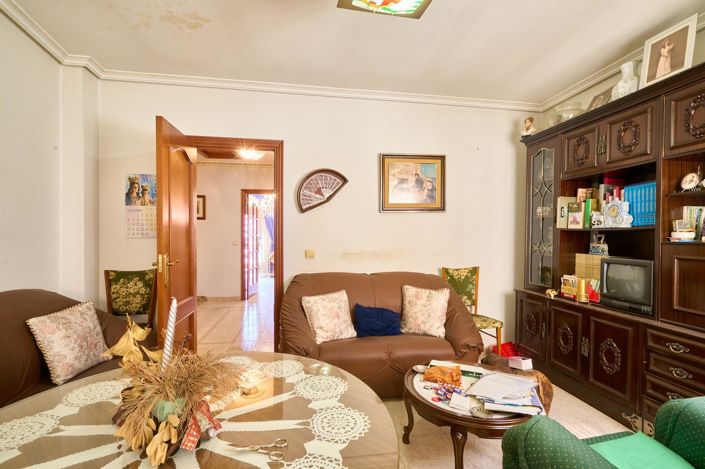 Image No.32-7 Bed Property for sale