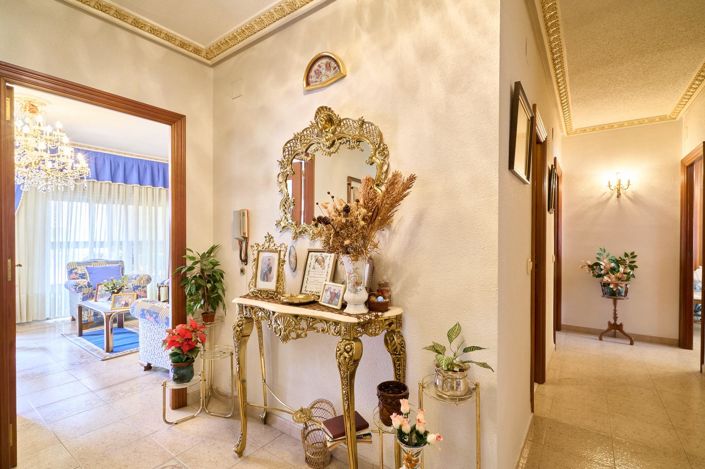 Image No.33-7 Bed Property for sale