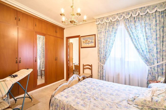 Image No.38-7 Bed Property for sale