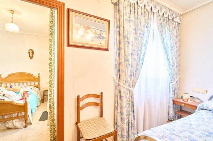 Image No.40-7 Bed Property for sale