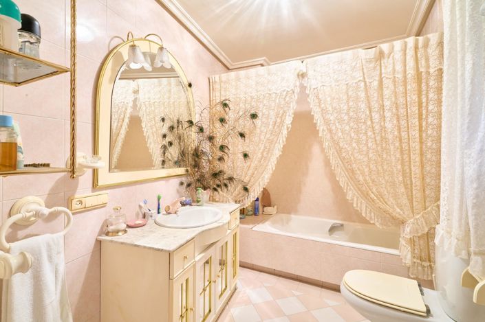 Image No.43-7 Bed Property for sale