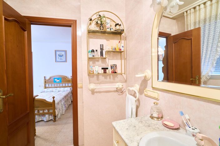 Image No.44-7 Bed Property for sale