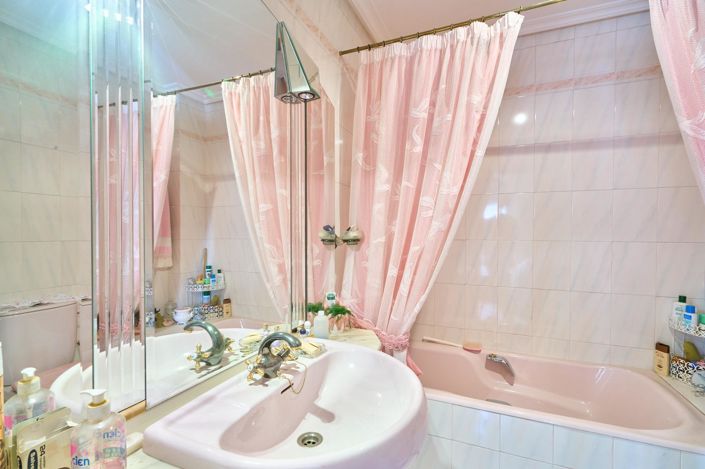 Image No.45-7 Bed Property for sale