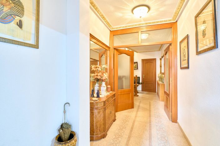 Image No.8-7 Bed Property for sale