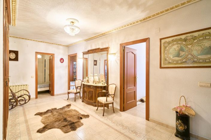 Image No.9-7 Bed Property for sale