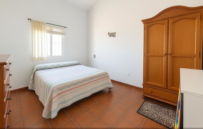 Image No.15-3 Bed House for sale