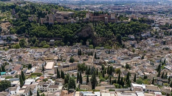 Image No.6-12 Bed House for sale