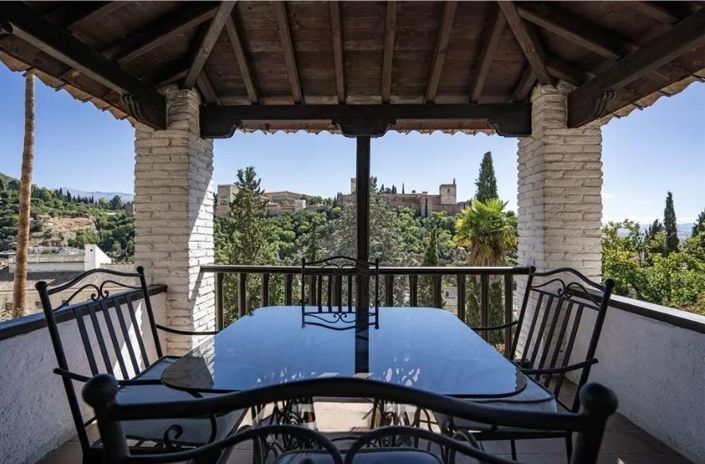 Image No.7-12 Bed House for sale