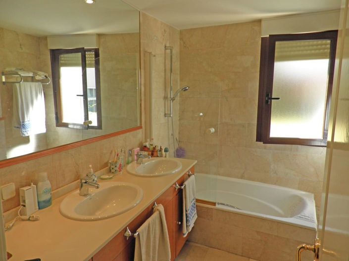 Image No.10-3 Bed Semi-Detached for sale