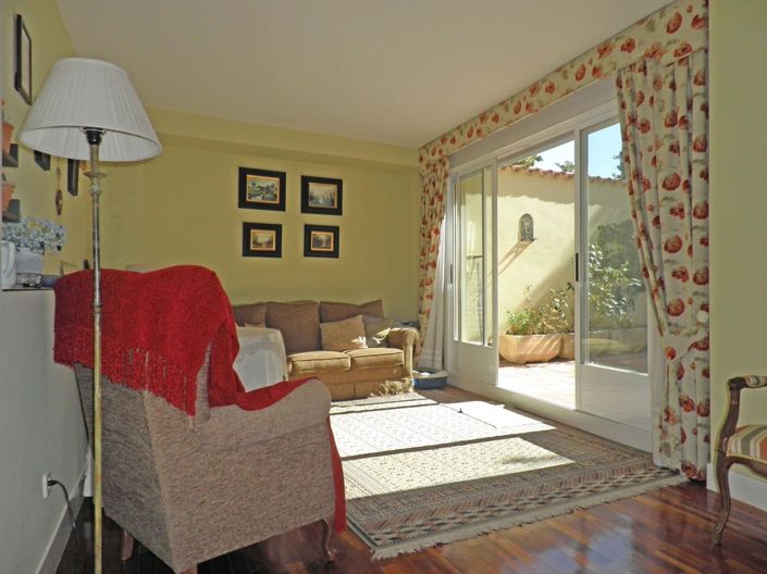 Image No.24-3 Bed Semi-Detached for sale