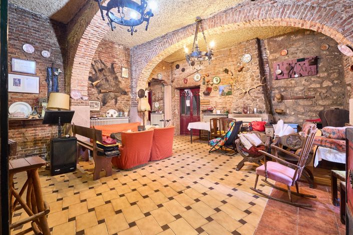 Image No.2-30 Bed Hotel for sale