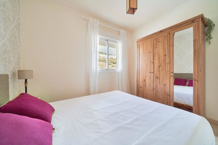 Image No.10-2 Bed Flat for sale