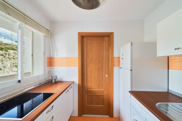 Image No.40-2 Bed Flat for sale