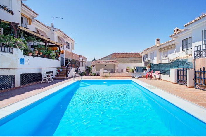 Image No.1-4 Bed Property for sale