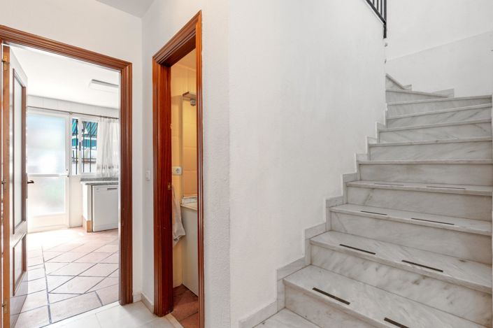 Image No.12-4 Bed Property for sale