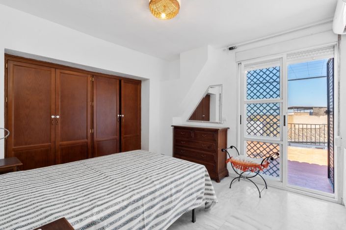 Image No.14-4 Bed Property for sale