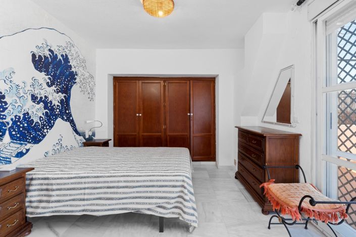 Image No.15-4 Bed Property for sale