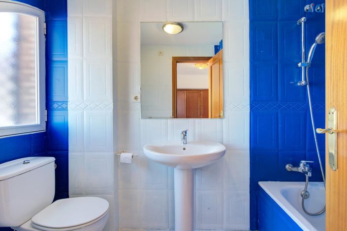 Image No.16-4 Bed Property for sale