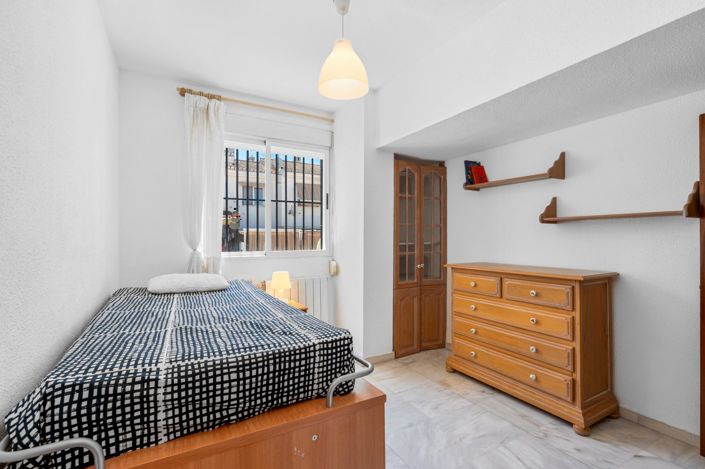 Image No.18-4 Bed Property for sale