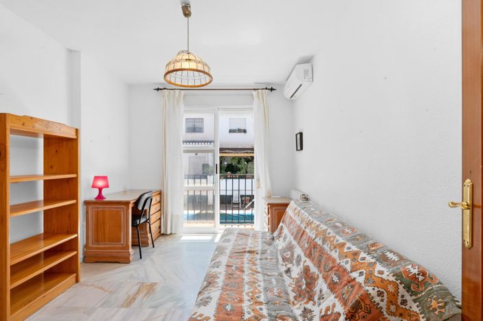 Image No.20-4 Bed Property for sale