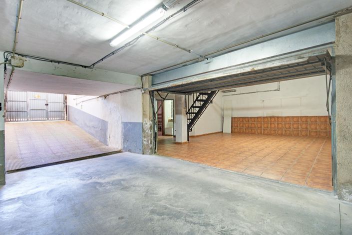 Image No.30-4 Bed Property for sale