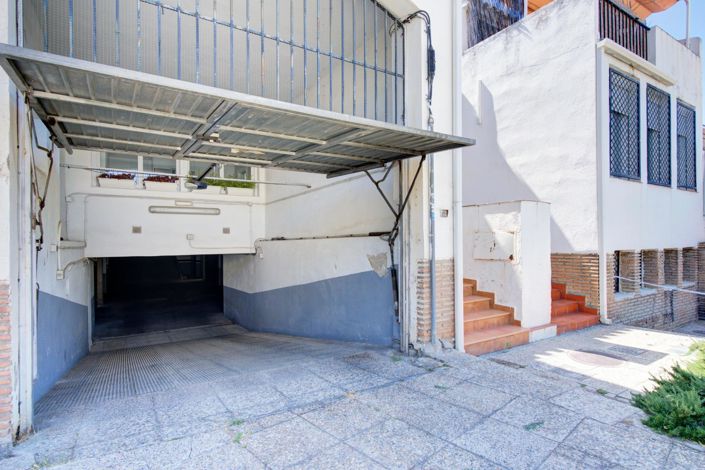 Image No.32-4 Bed Property for sale