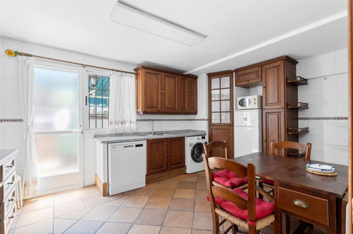 Image No.8-4 Bed Property for sale