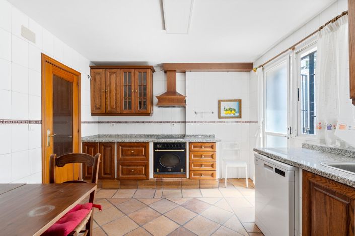 Image No.9-4 Bed Property for sale