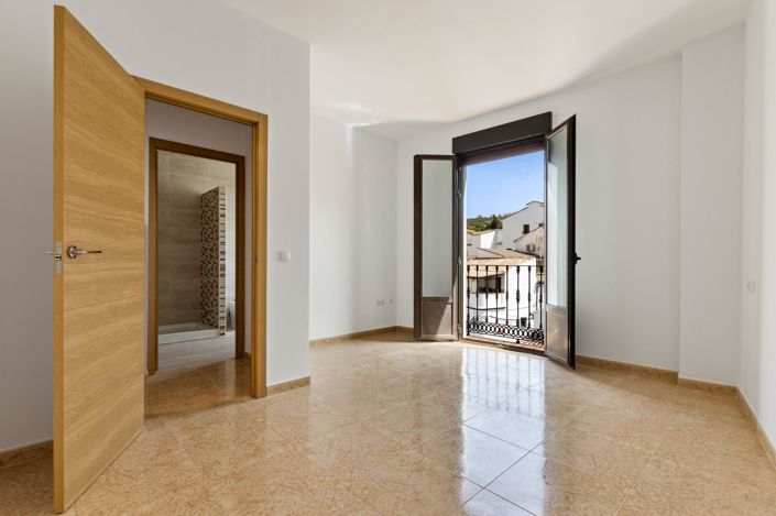 Image No.12-4 Bed Duplex for sale