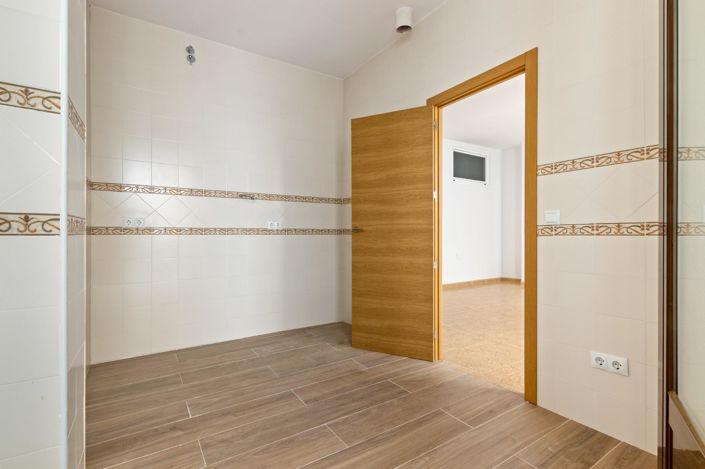 Image No.18-4 Bed Duplex for sale