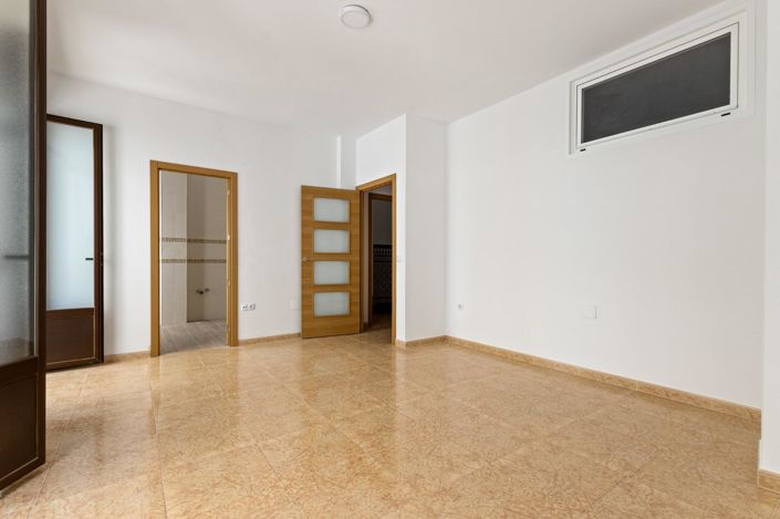 Image No.8-4 Bed Duplex for sale