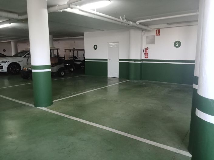 Image No.44-3 Bed Flat for sale