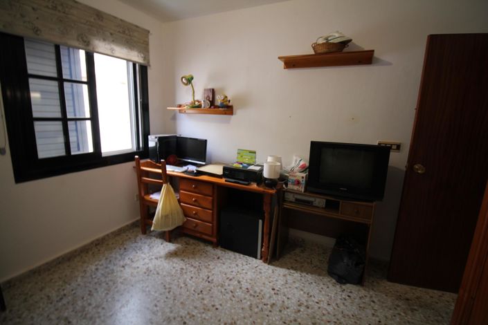 Image No.13-4 Bed House for sale